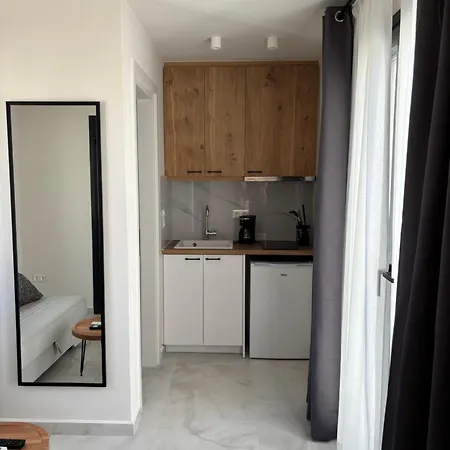 Domuselysia I * Naxos City