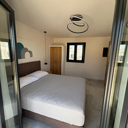 Domuselysia I * Naxos City