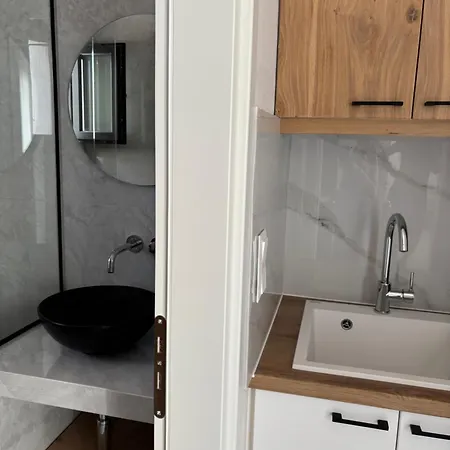 Domuselysia I * Naxos City