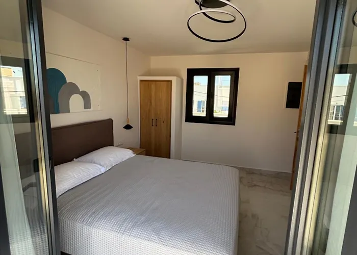 Domuselysia I * Naxos City