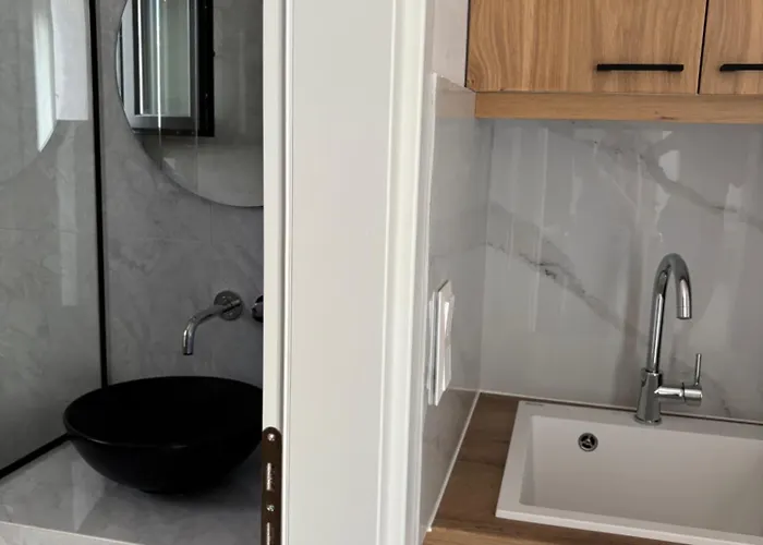 Domuselysia I * Naxos City